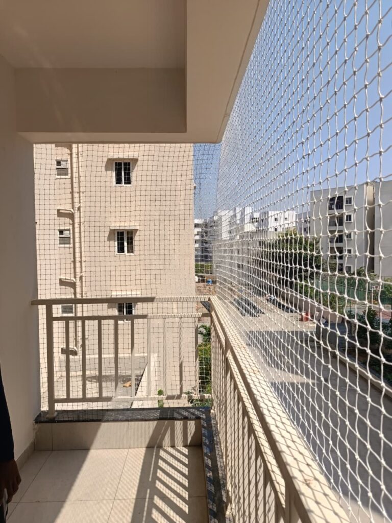secure balcony space for pets with safety net